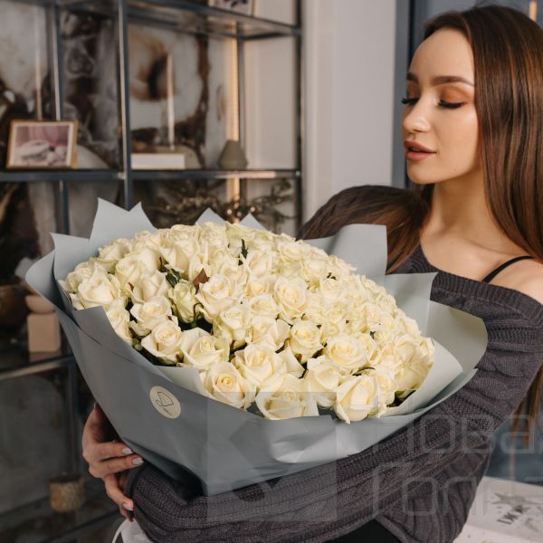 Букет 101 белая роза 40 см 