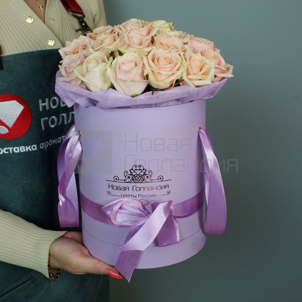 25 нюдовых роз в фиолетовой шляпной коробке № 638