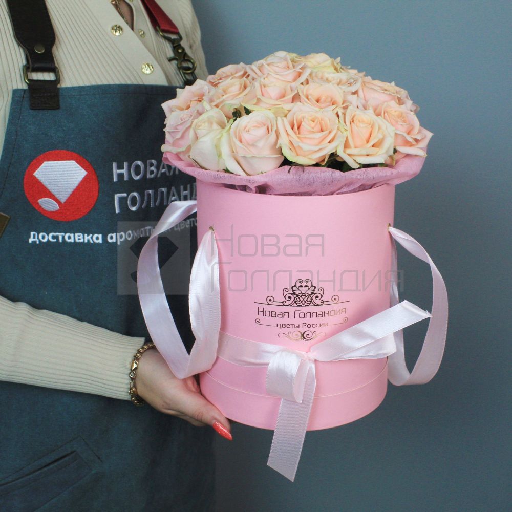 25 нюдовых роз в розовой шляпной коробке № 639